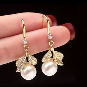 Gold Leaf Pearl Drop Earrings NWT